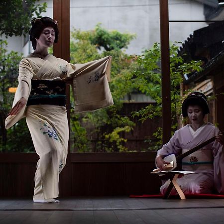 Hyatt Centric Kanazawa Esterno foto A scene from a traditional Japanese dance