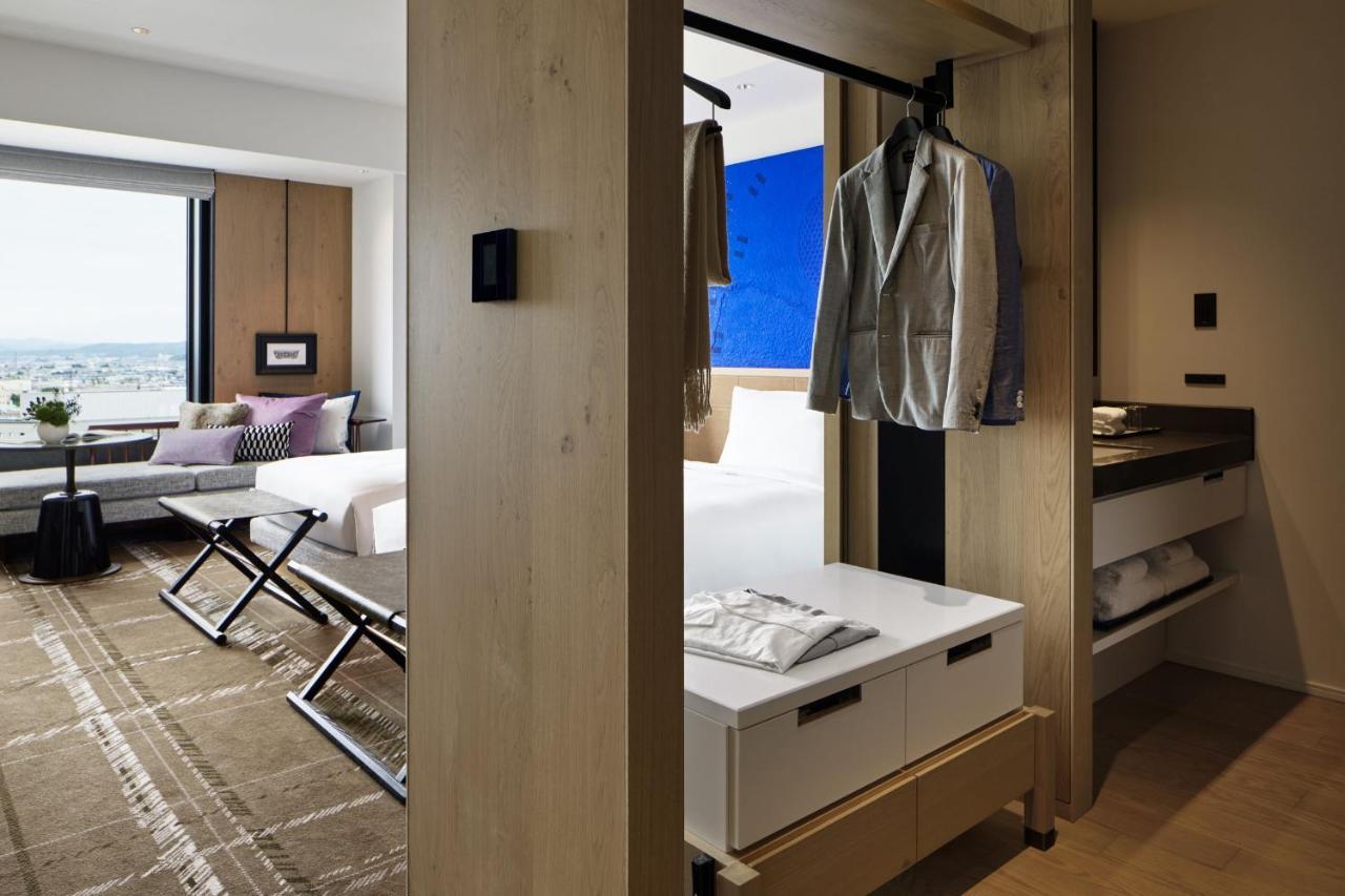 Hyatt Centric Kanazawa Esterno foto A room at the hotel