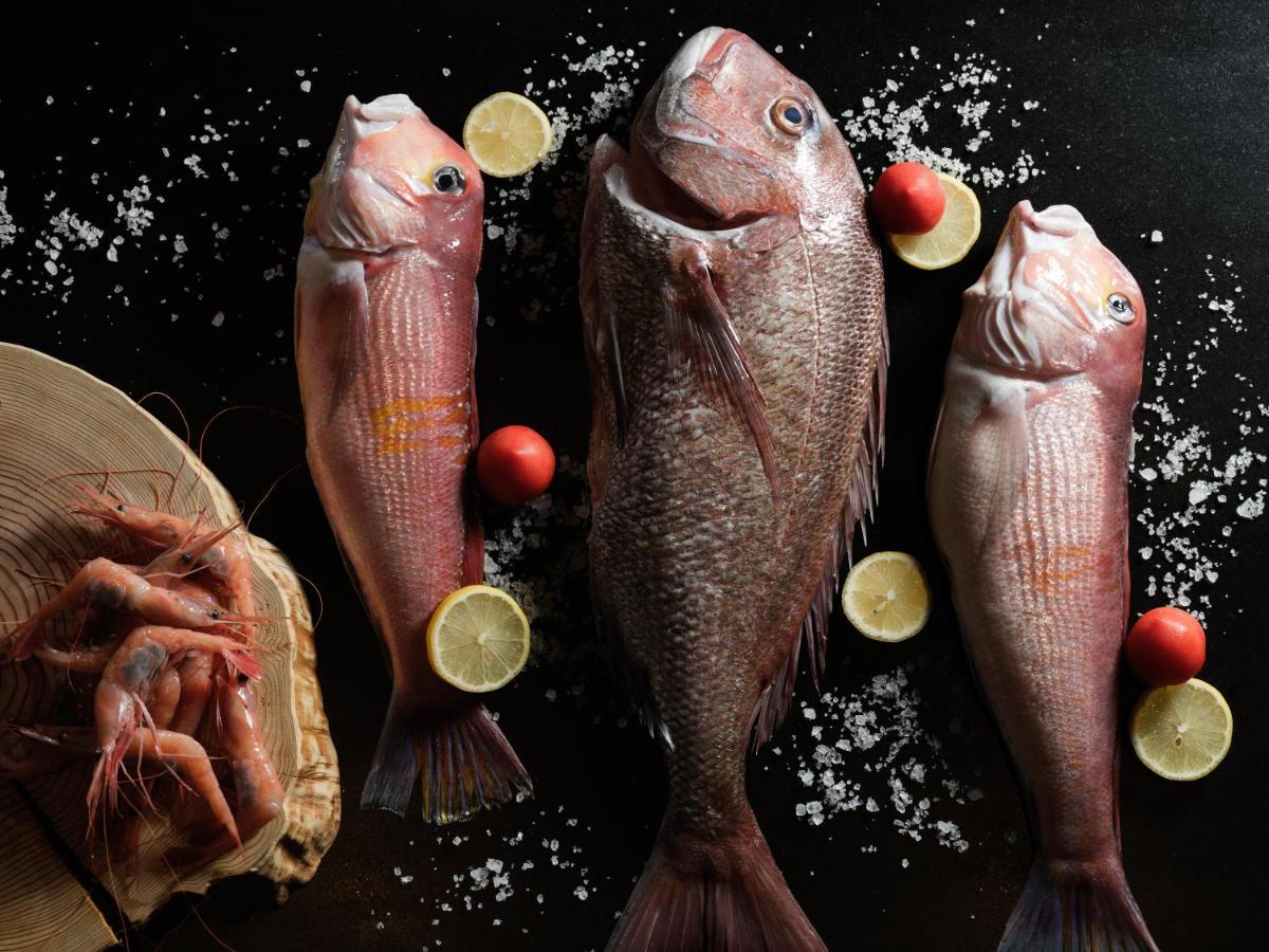 Hyatt Centric Kanazawa Esterno foto Fresh fish
