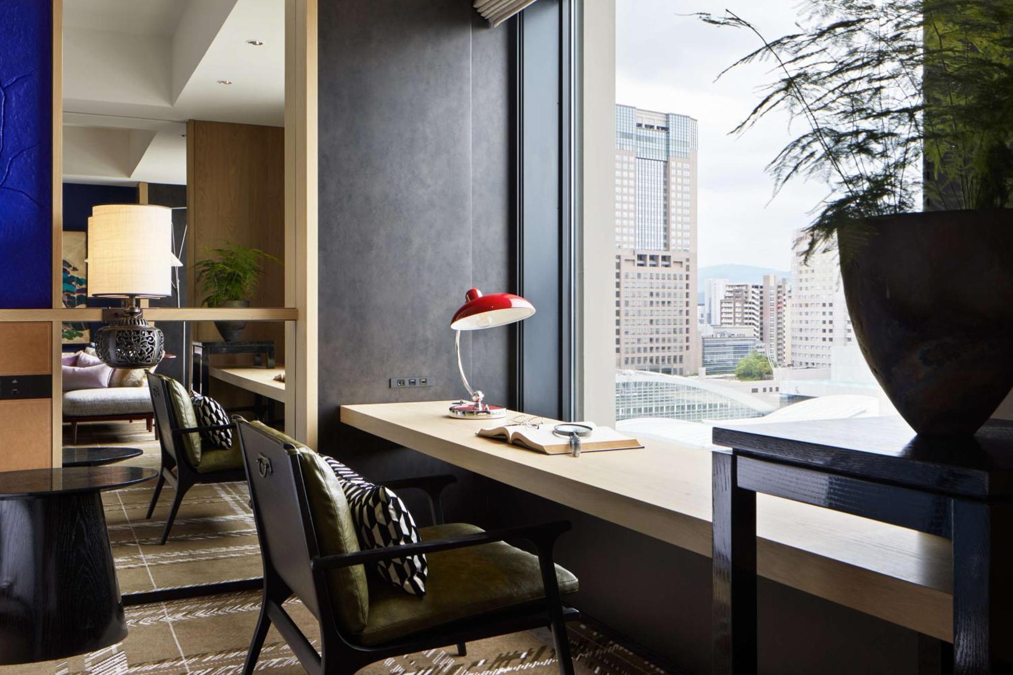Hyatt Centric Kanazawa Esterno foto A work desk in a hotel room