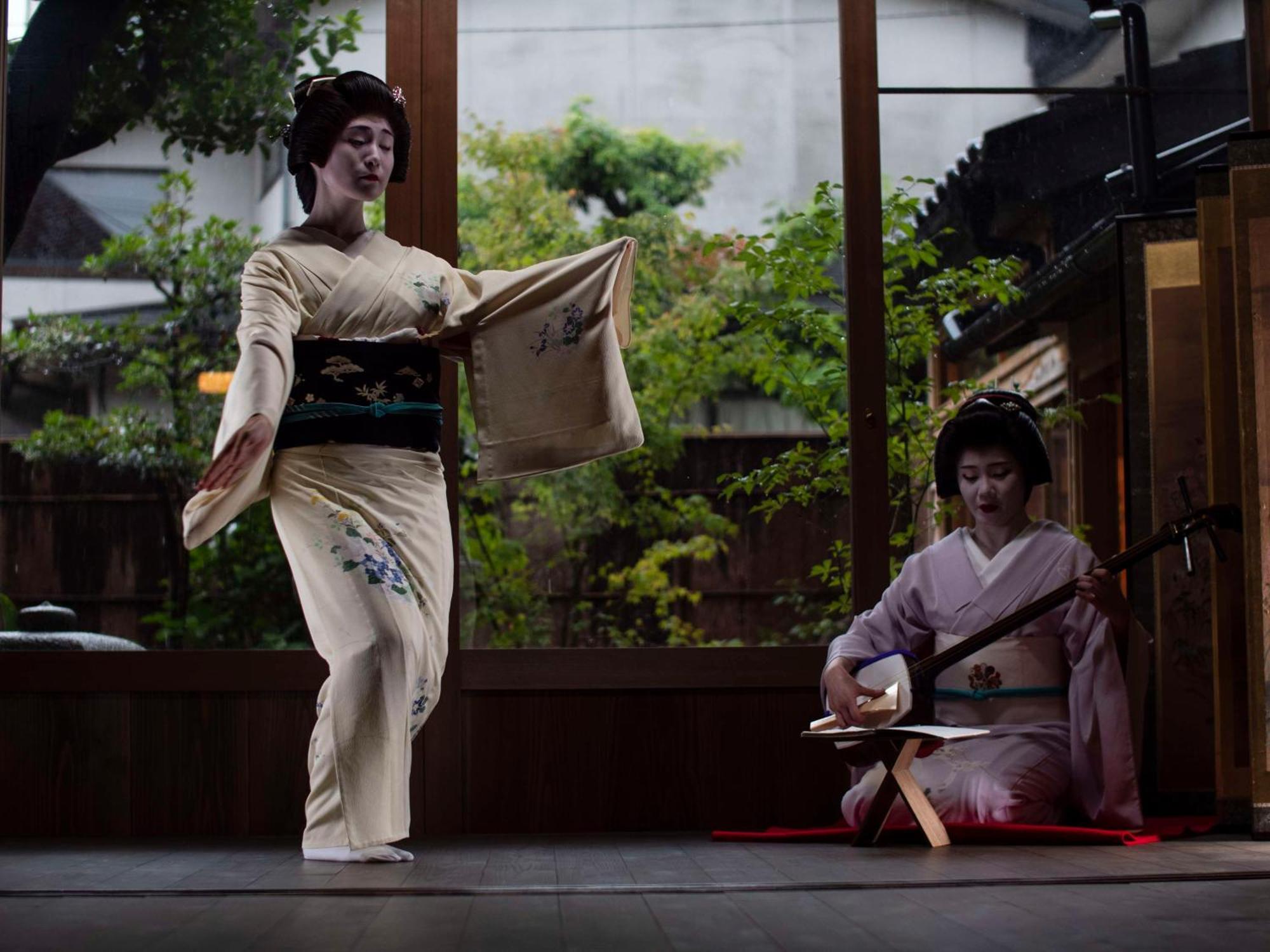 Hyatt Centric Kanazawa Esterno foto A scene from a traditional Japanese dance