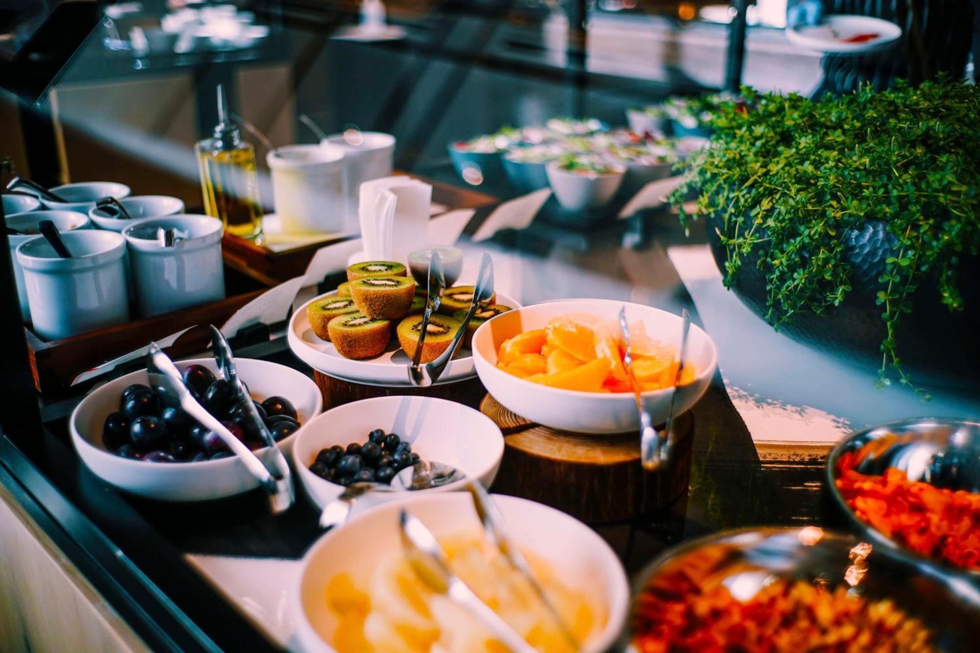 Hyatt Centric Kanazawa Esterno foto A buffet at a hotel